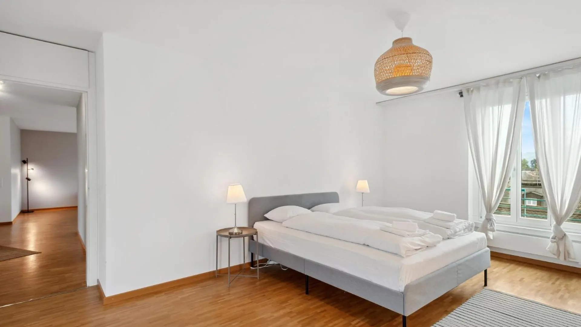 Spacious Central Apartments Hoting location